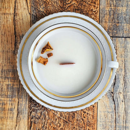 Candela profumata in cera di soia realizzata all'interno di una elegante Tazza da Tea in Ceramica Bavaria