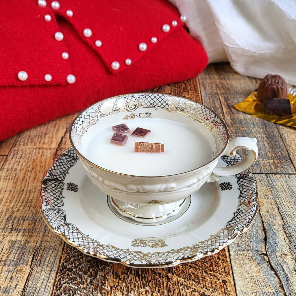 TORTA SACHER - Candela Profumata in Tazza Vintage (+stili da scegliere)